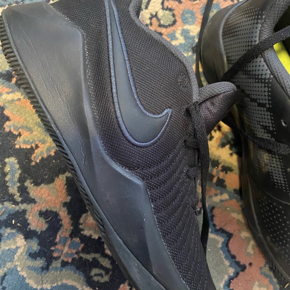 black nikes size 5 in mens
